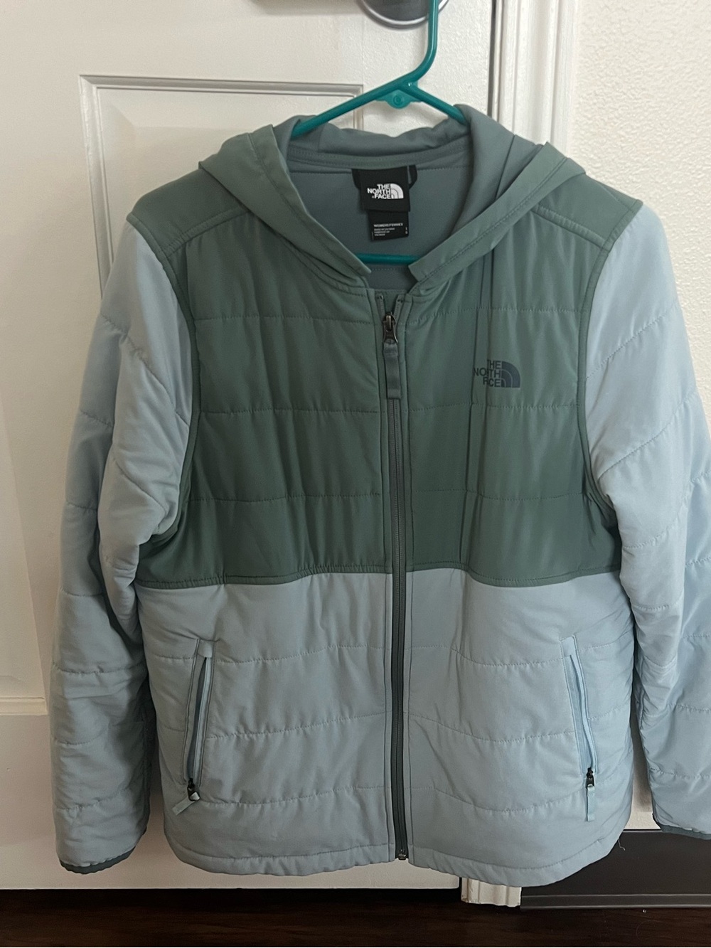 The North Face Hooded Two-Tone Puffer Jacket - Sage Green & Light Blue